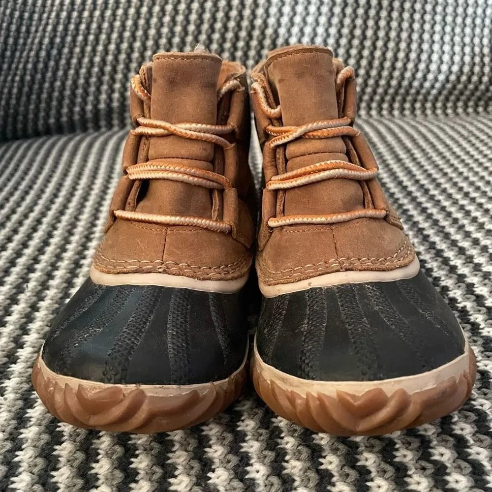 Sorel Out N About brown leather ankle duck boot women’s shoe size 5/youth 4.5